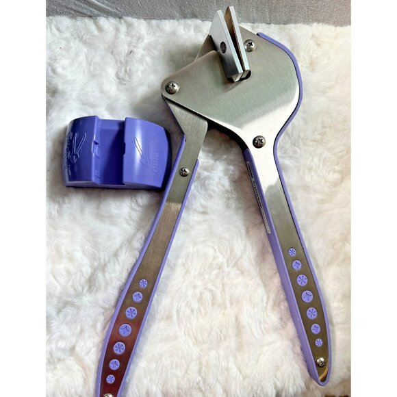 Cuttlebug Embossing Machine Bundle w/ QuickKutz Dies Tool Storage Case Craft Lot - Picture 7 of 12